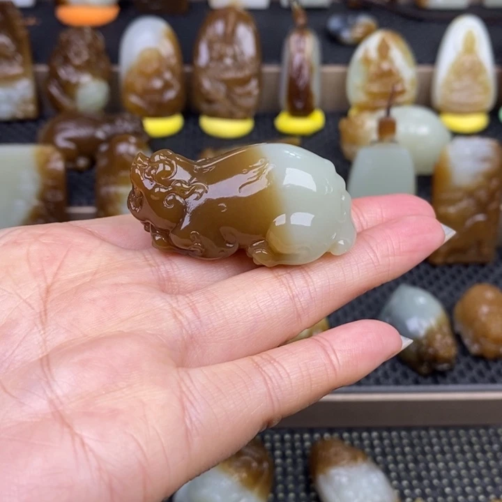 巴***好和田玉未镶嵌颈饰