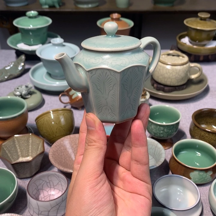 龙泉青瓷手工八方壶