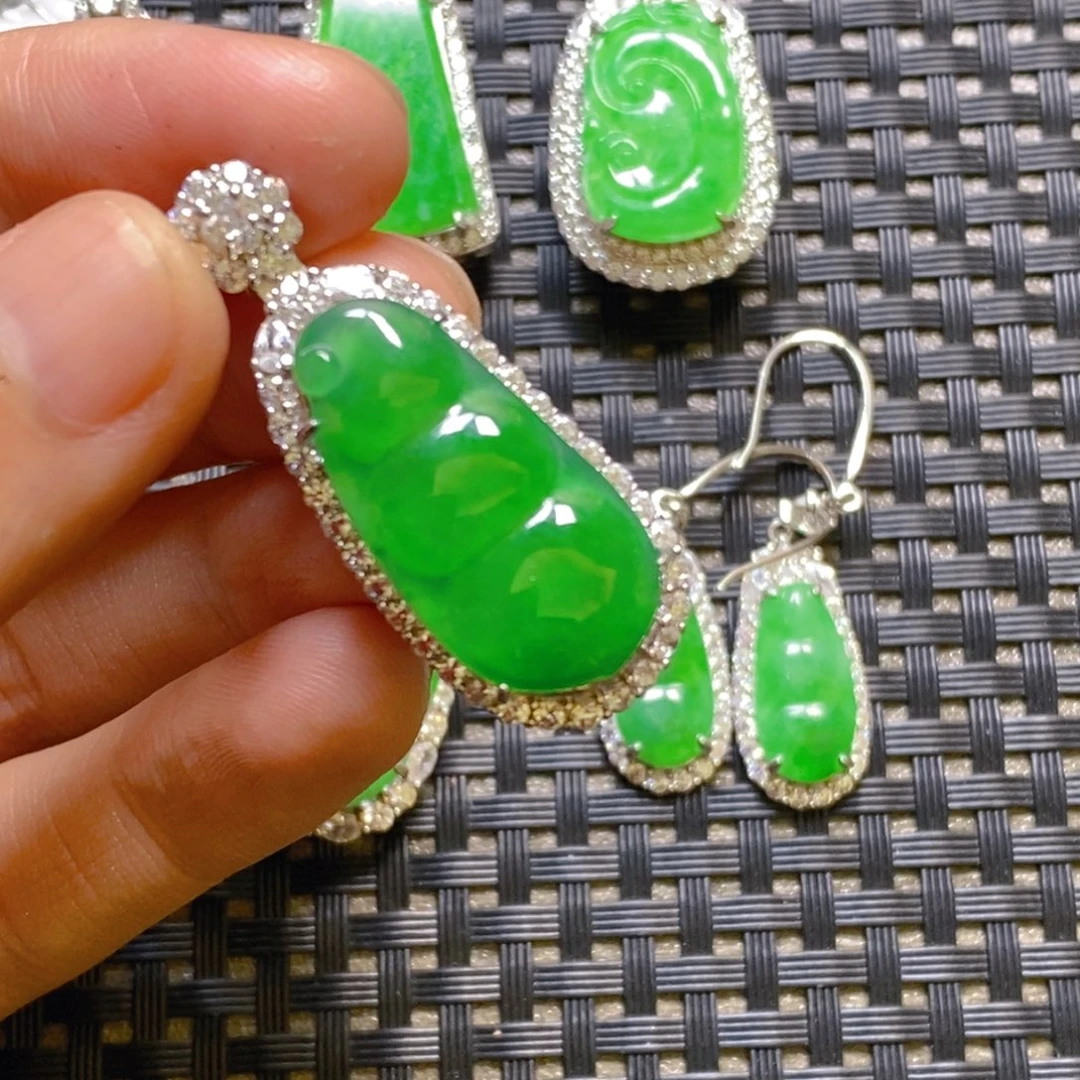 翡翠颈饰银S925镶嵌吊坠