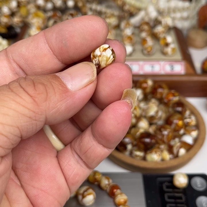 未镶嵌琥珀裸石一***心08号