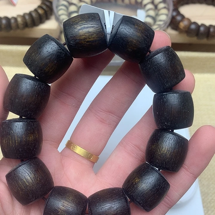 沉香沉香碎屑鹦哥绿180