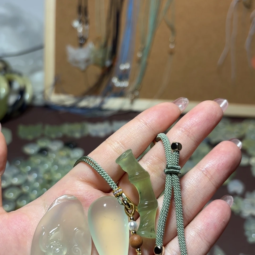 合金蛇纹石玉颈饰