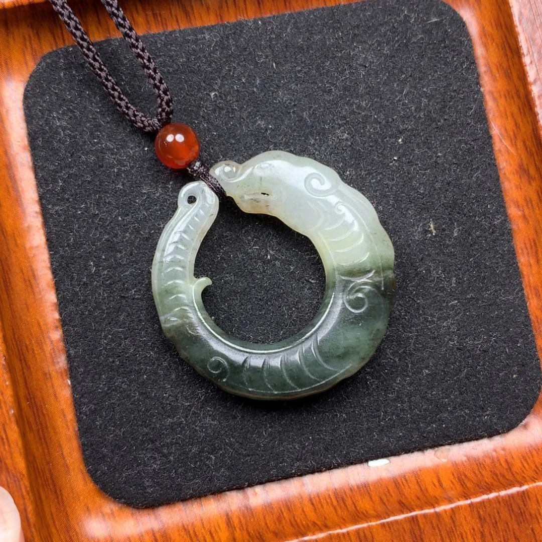 独山玉未镶嵌颈饰