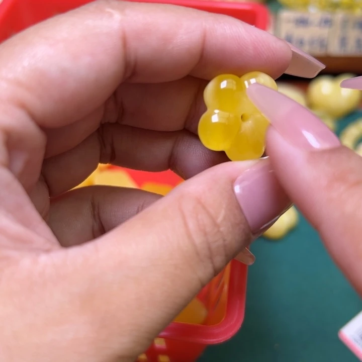 蜜蜡未镶嵌珠宝奇石