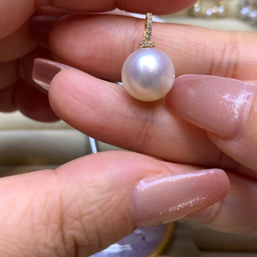 颈饰18K金镶嵌海水珍珠