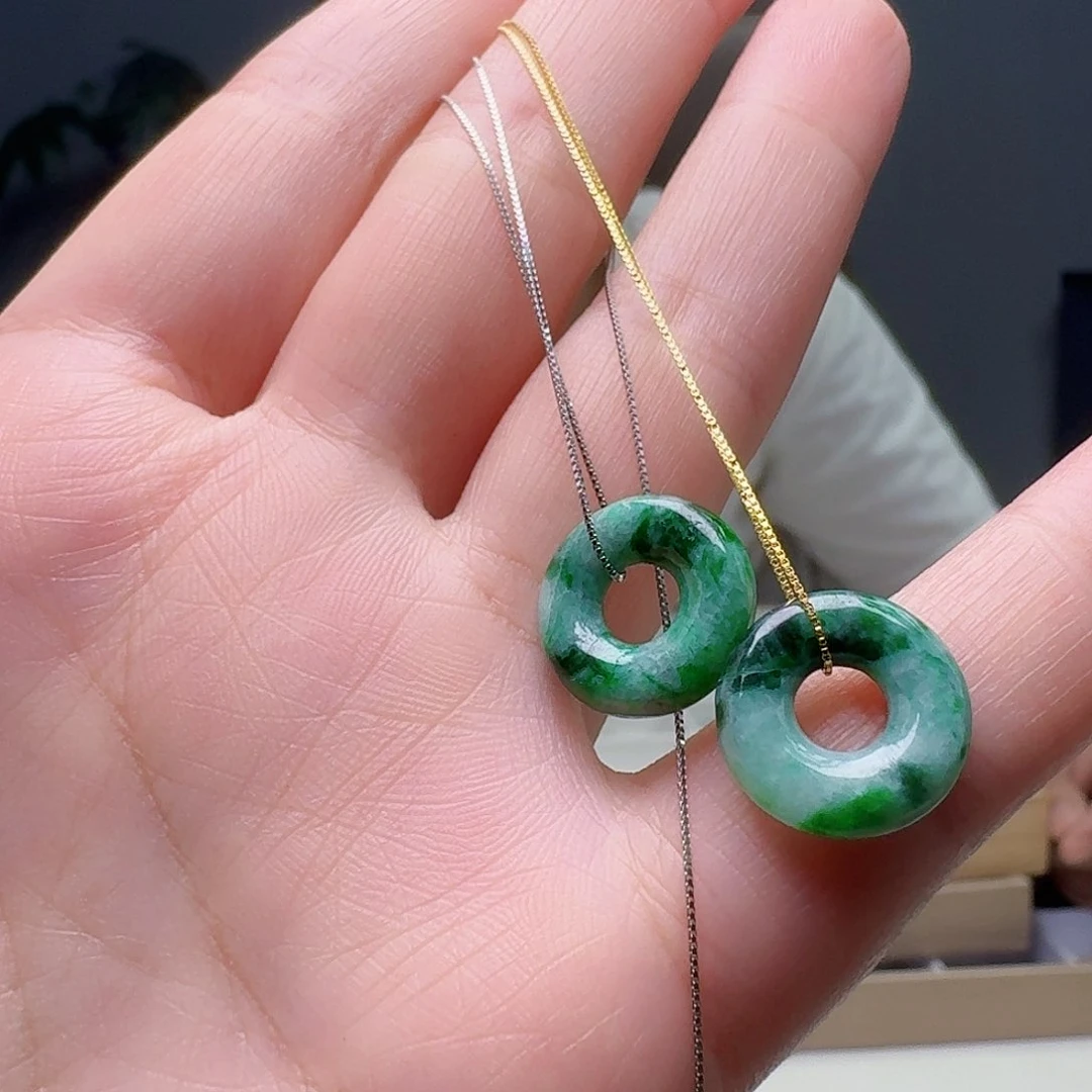 翡翠未镶嵌吊坠(赠链)多样性发货其一