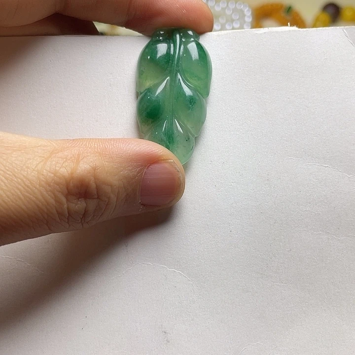 翡翠未镶嵌颈饰翡翠首饰