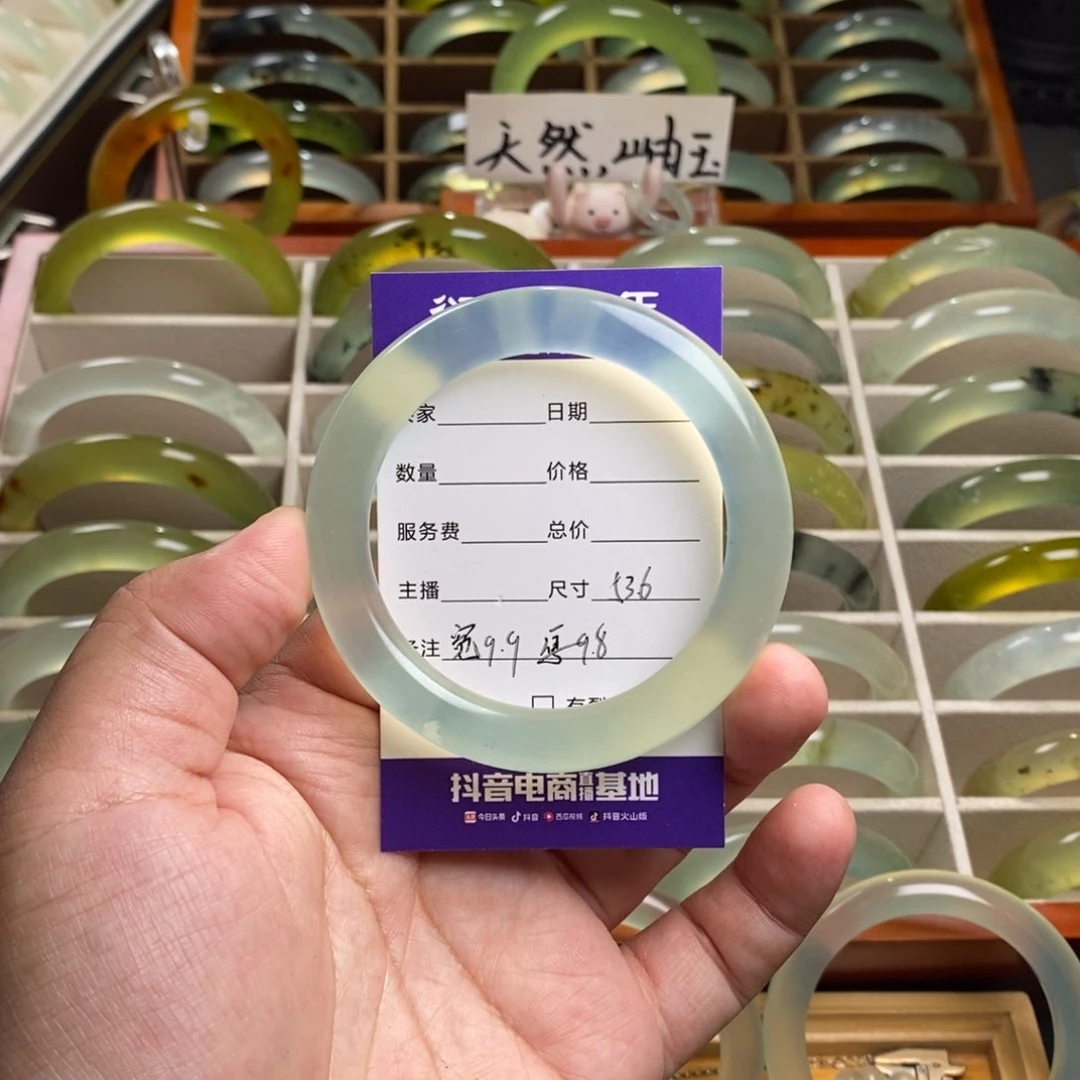 风***！蛇纹石玉未镶嵌手镯