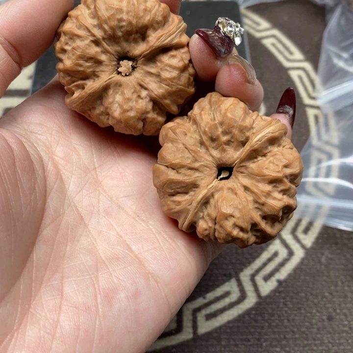 文玩核桃吊坠蛤蟆头微修
