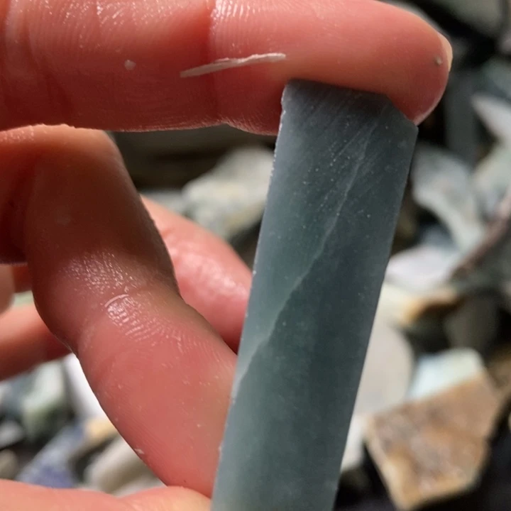 翡翠颈饰未镶嵌天然翡翠