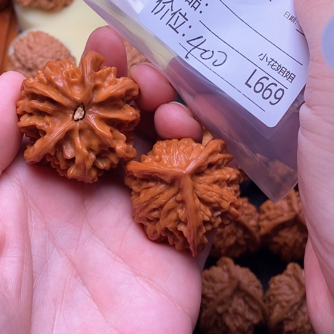 魅***菲把件文玩核桃三棱