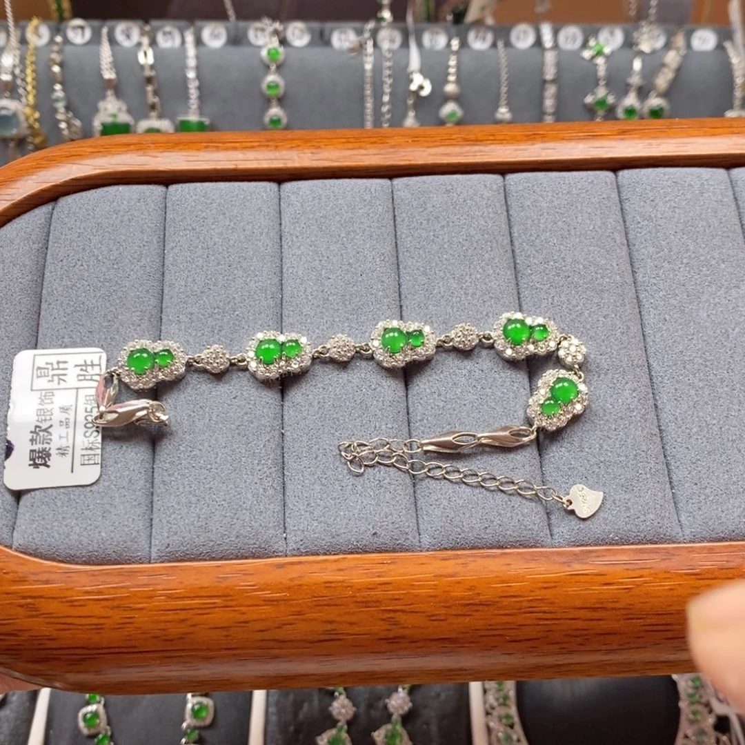 翡翠颈饰银S925镶嵌楠**笑