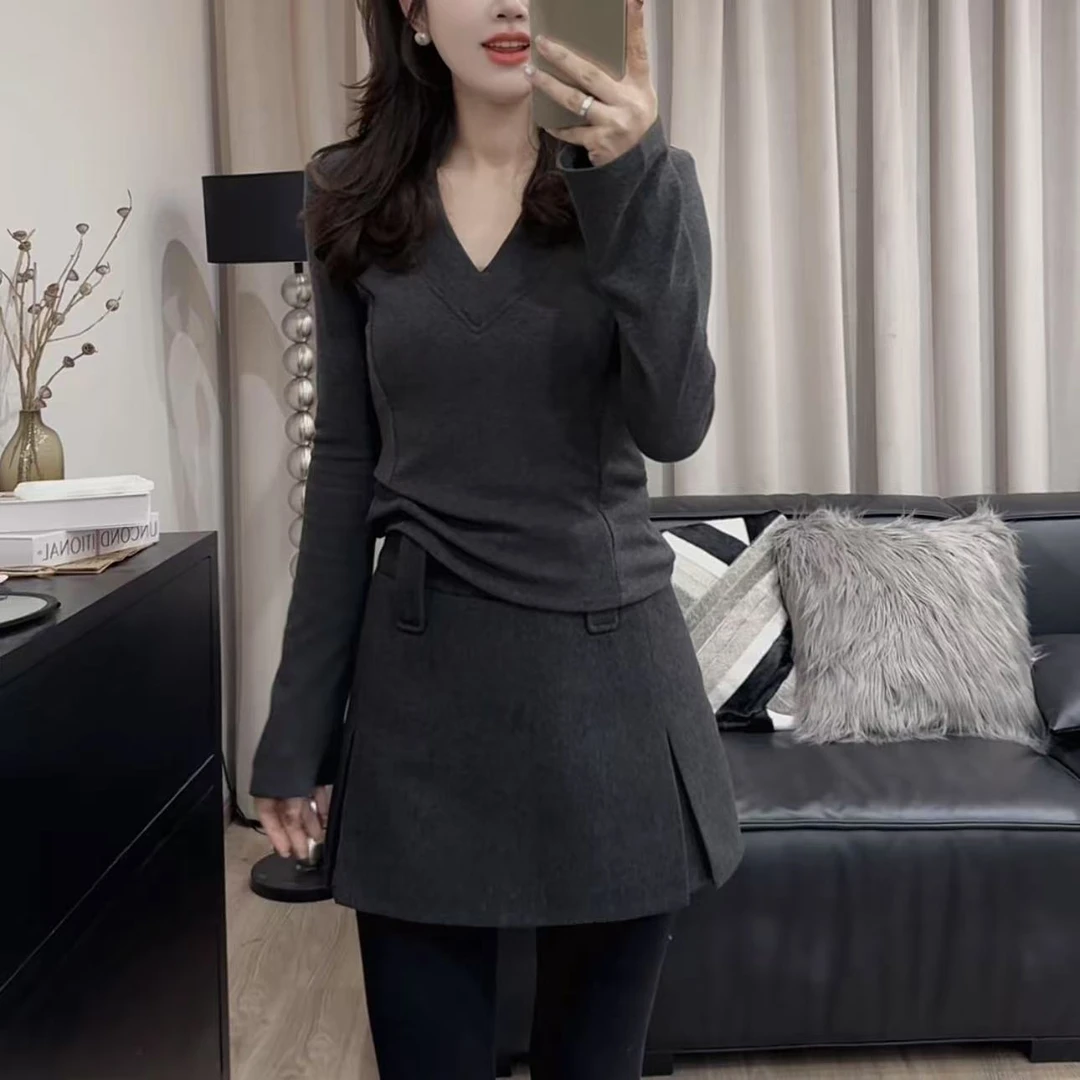 伟丽店2999款【 V领打底T】 垫肩可拆V领加绒拉毛喇叭袖打底长袖T