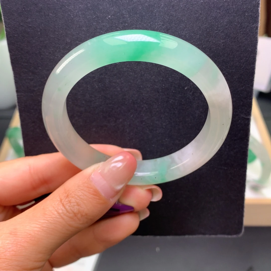 石英质玉（非洲翠）未镶嵌手镯