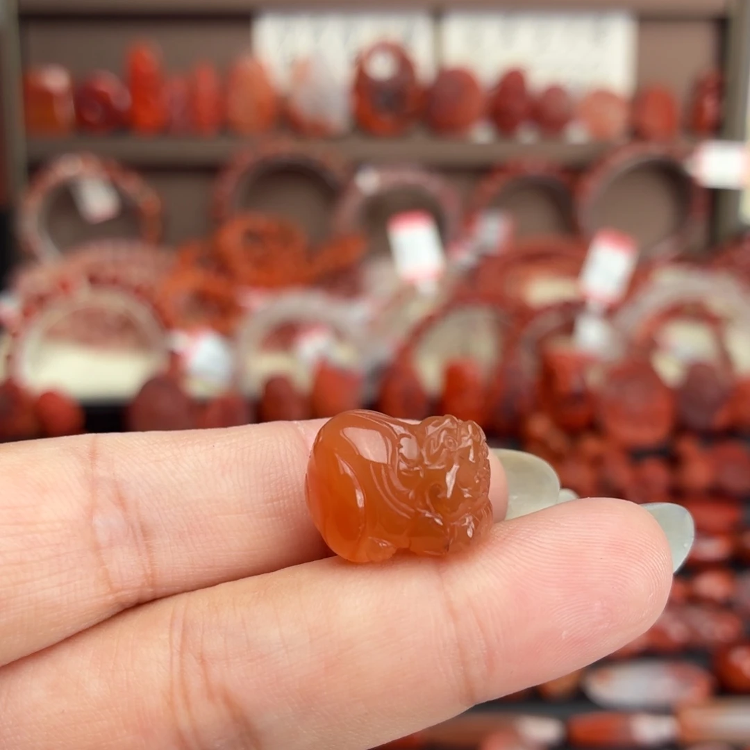 南红玛瑙未镶嵌颈饰貔貅