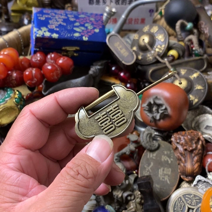 琳***琳一物一拍元宝锁子一个