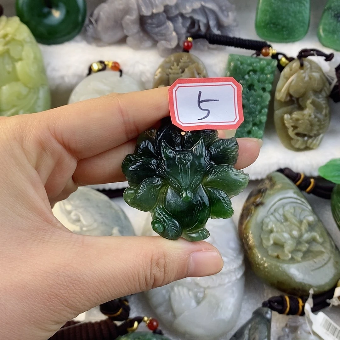 和田玉（糖玉）颈饰未镶嵌