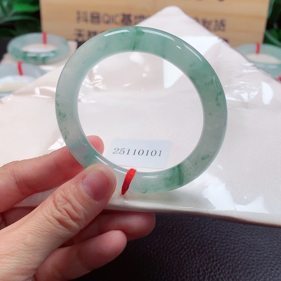 未镶嵌手镯（圆镯）翡翠81号，天然A货翡翠手镯