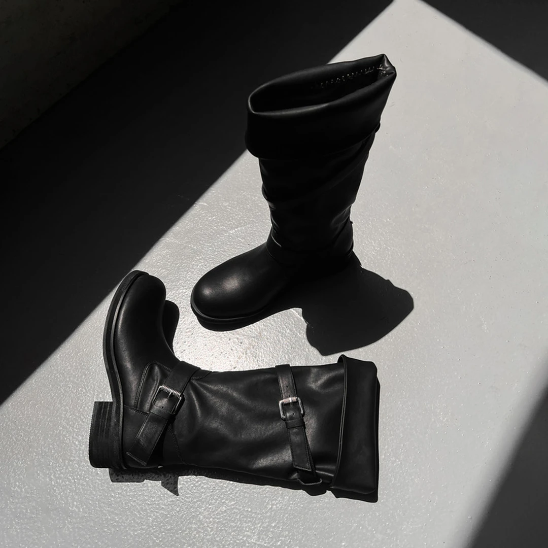 复古真皮厚底黑色中筒靴2025秋冬新款百搭显瘦皮带扣粗跟骑士靴女