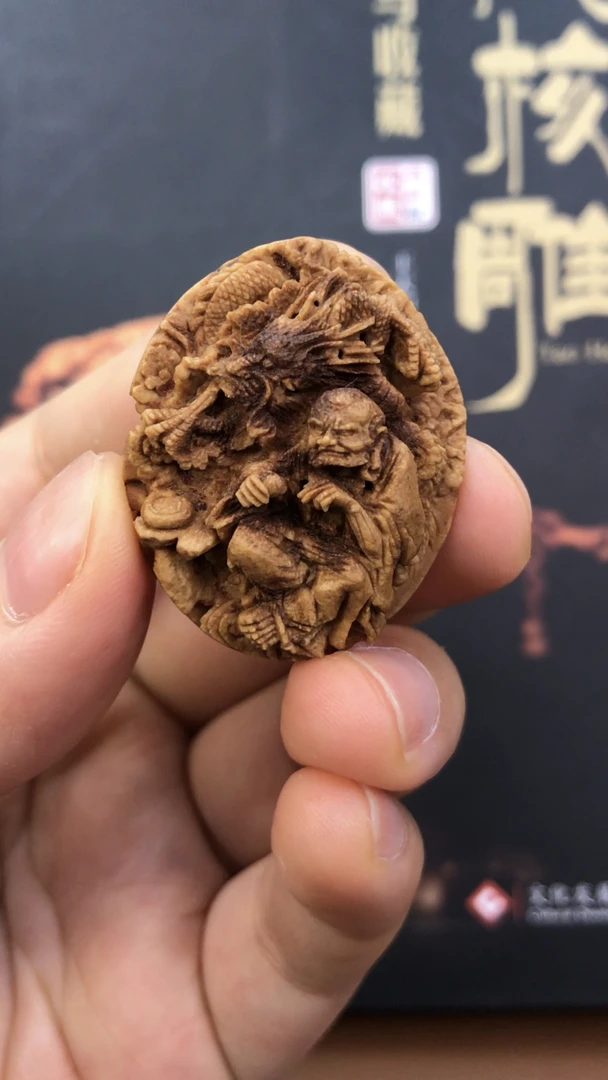 桃核雕刻降龙罗汉
