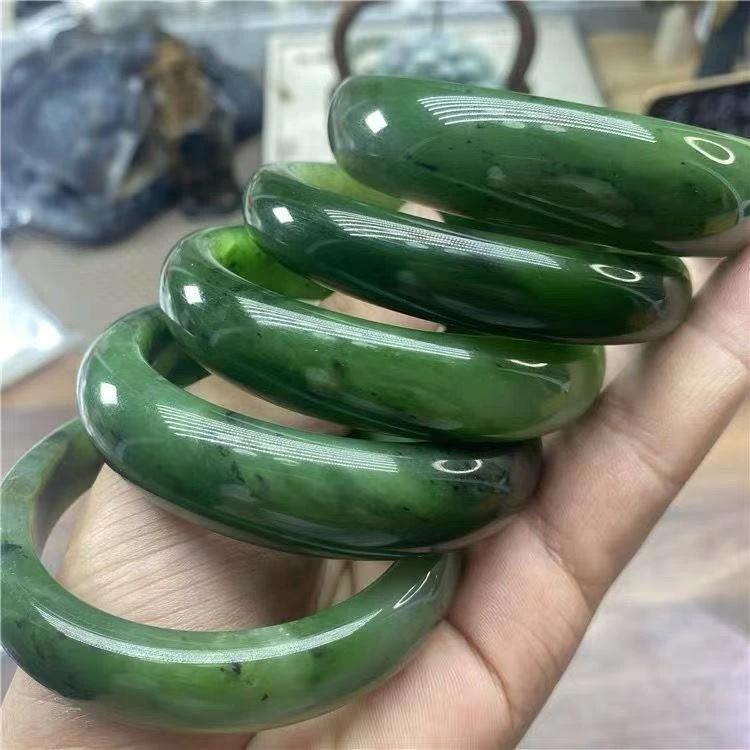 《许总宠粉》纯天然和田玉未镶嵌多样性发其一和田玉菠菜绿手镯 131