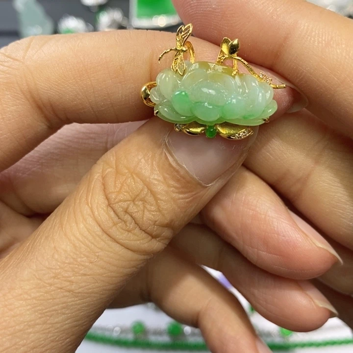 翡翠18K金镶嵌颈饰翡翠