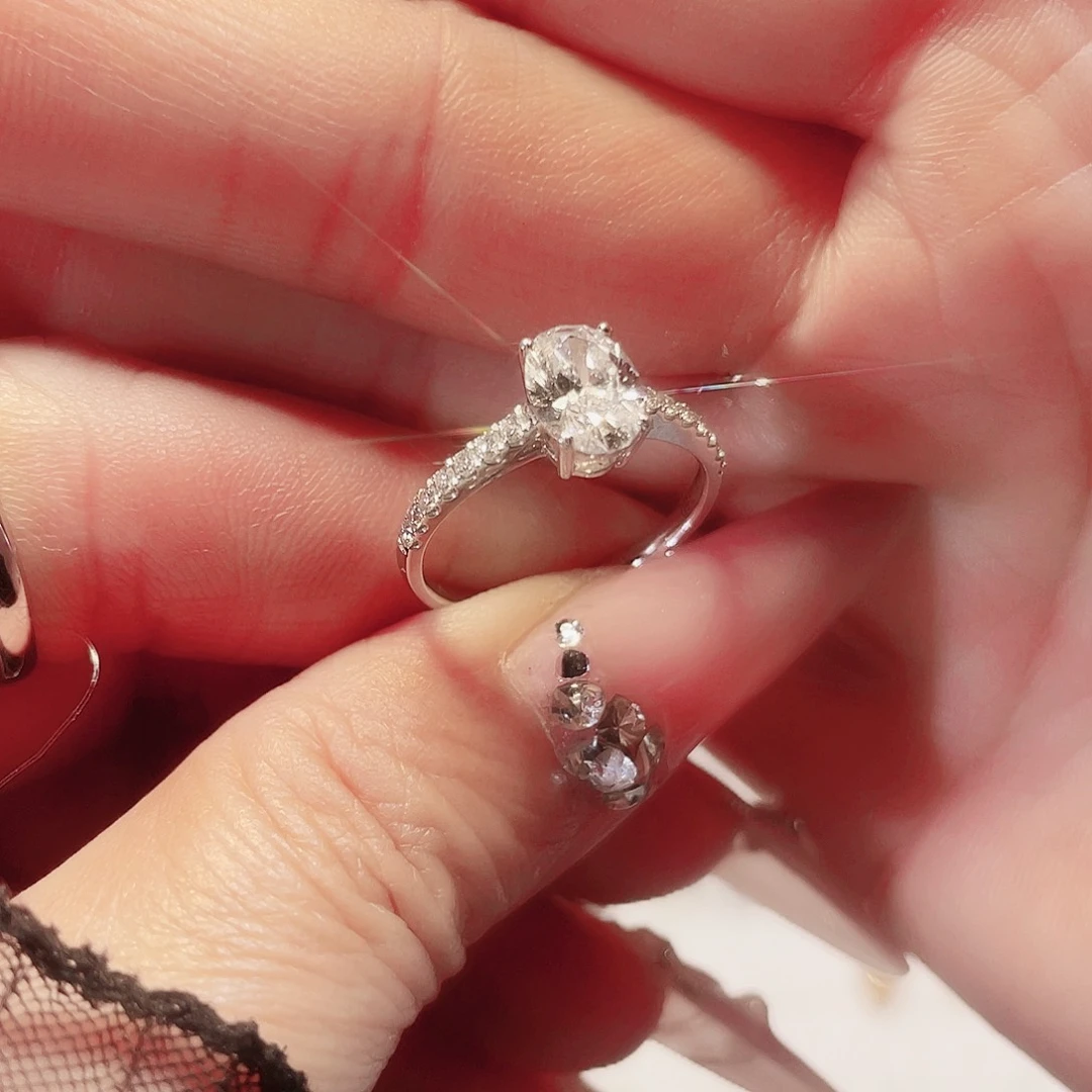 实验室培育钻石18K金镶嵌1.05D-E/SI，14