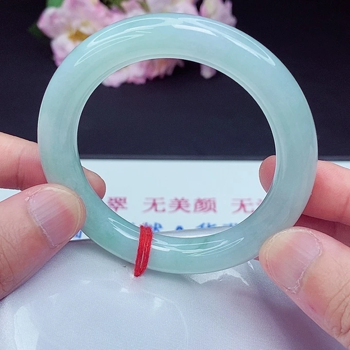 翡翠手镯未镶嵌56圈