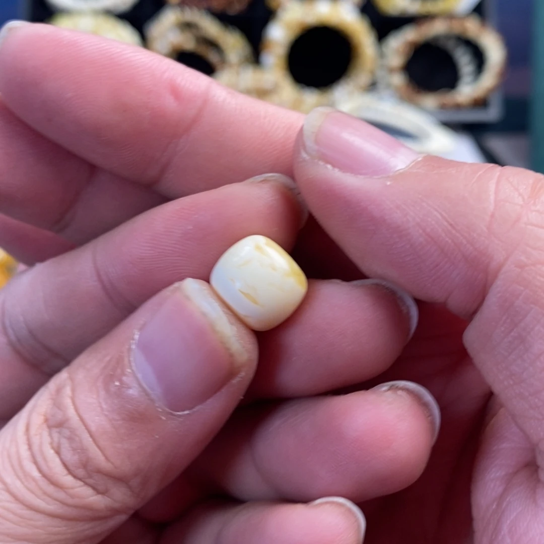 蜜蜡未镶嵌裸石特价12mm