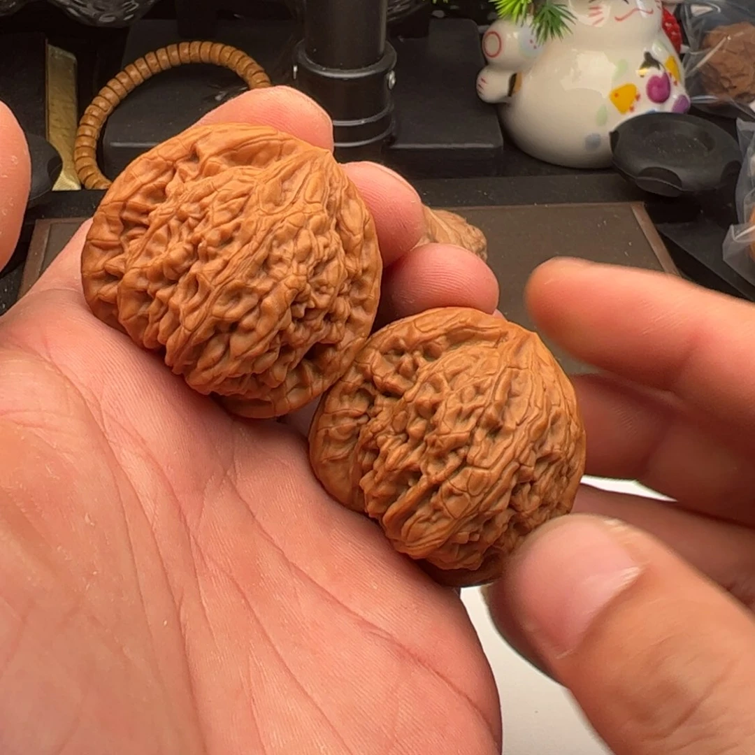 文玩核桃吊坠虎头王43滢