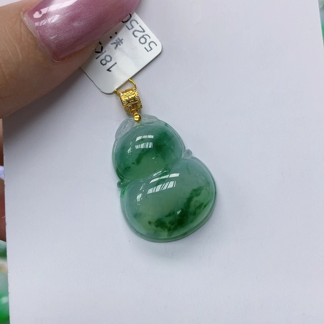 翡翠18K金镶嵌颈饰111111111