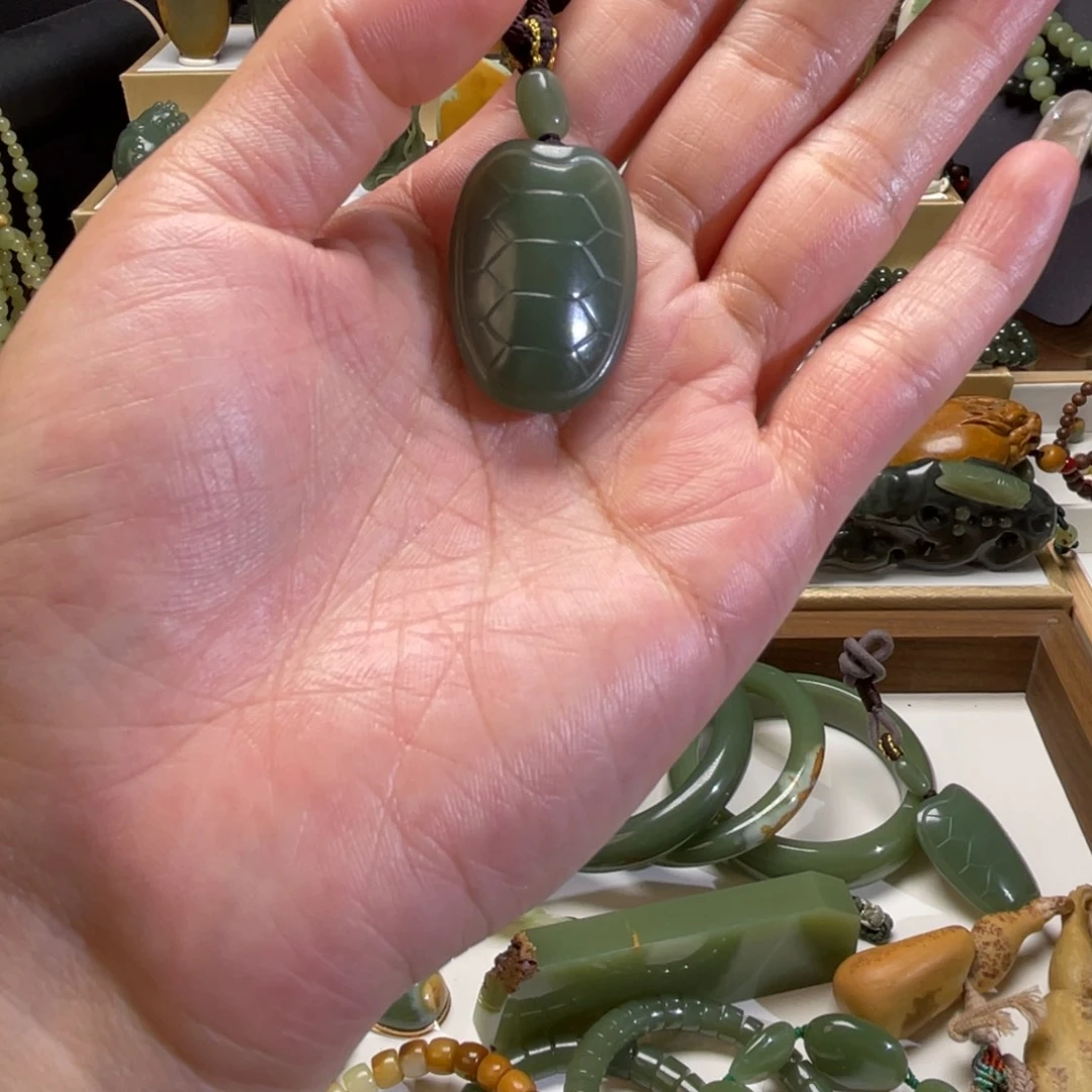 岫岩老玉（透闪石质玉）未镶嵌吊坠(不含链)