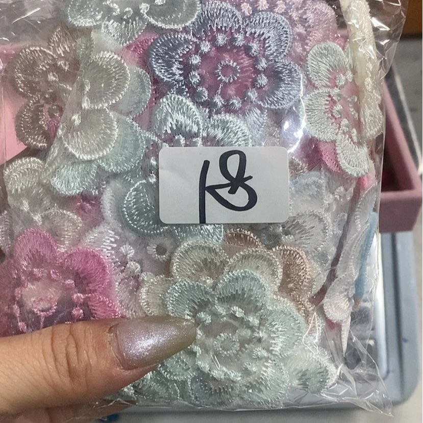 【闪购商品】刺绣花一包100个左右18号