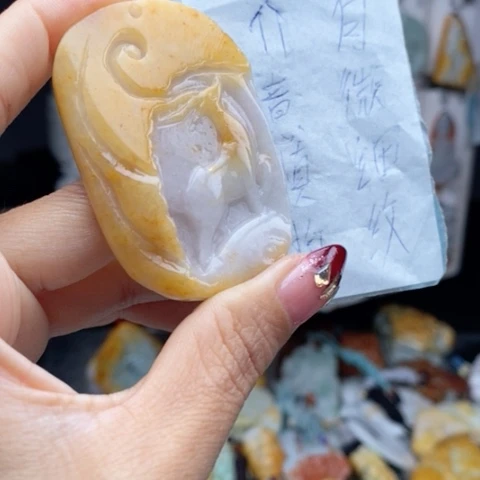 翡翠颈饰未镶嵌翡翠