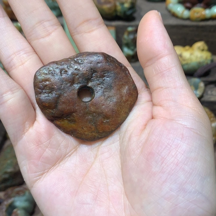未镶嵌岫岩河磨玉（透闪石质玉）挂件