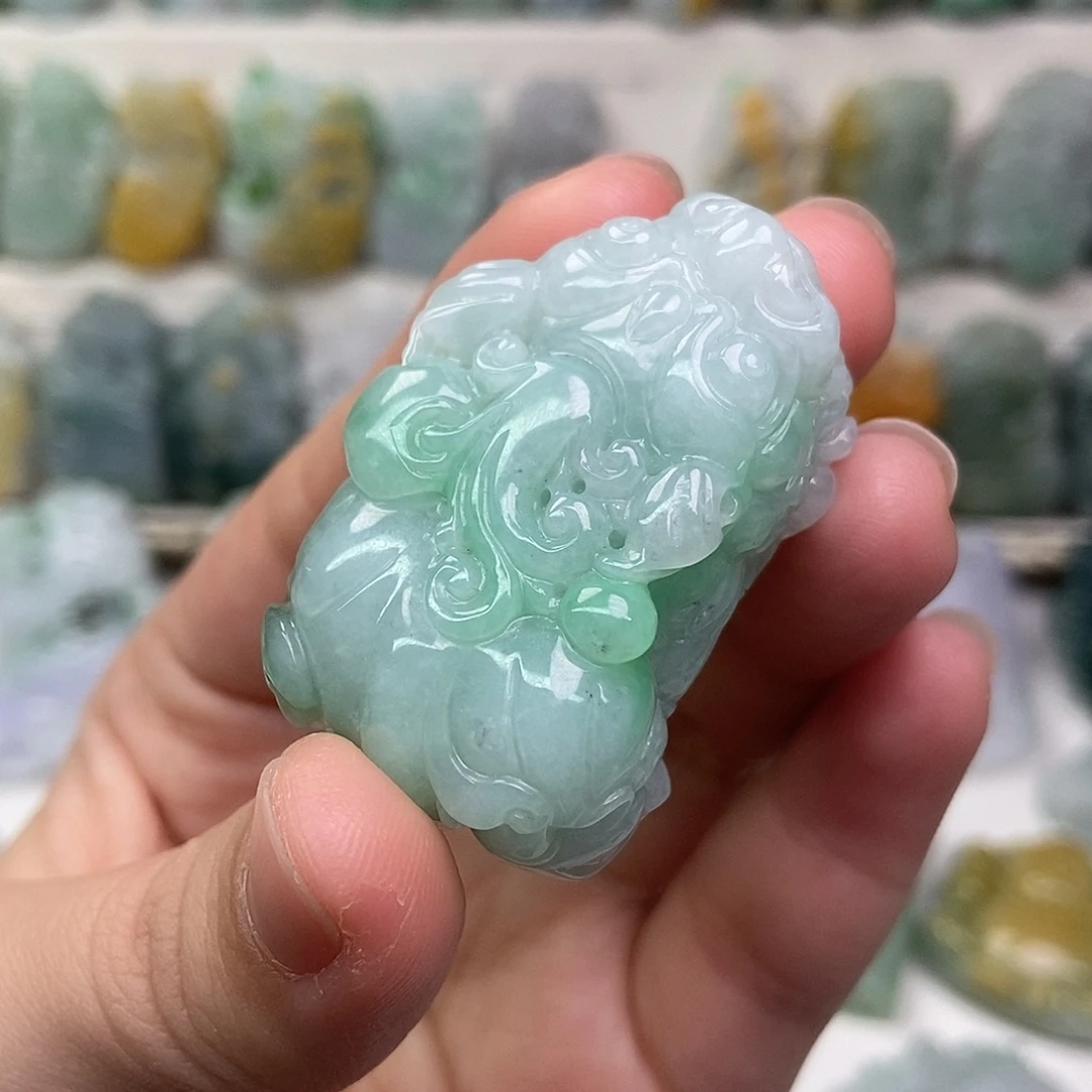 翡翠未镶嵌吊坠(赠链)口含珠