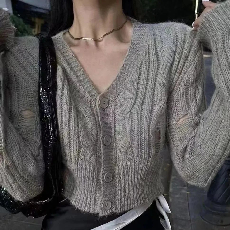 秋冬新款高级感针织衫短款上衣女时髦复古麻花破洞开衫毛衣外套