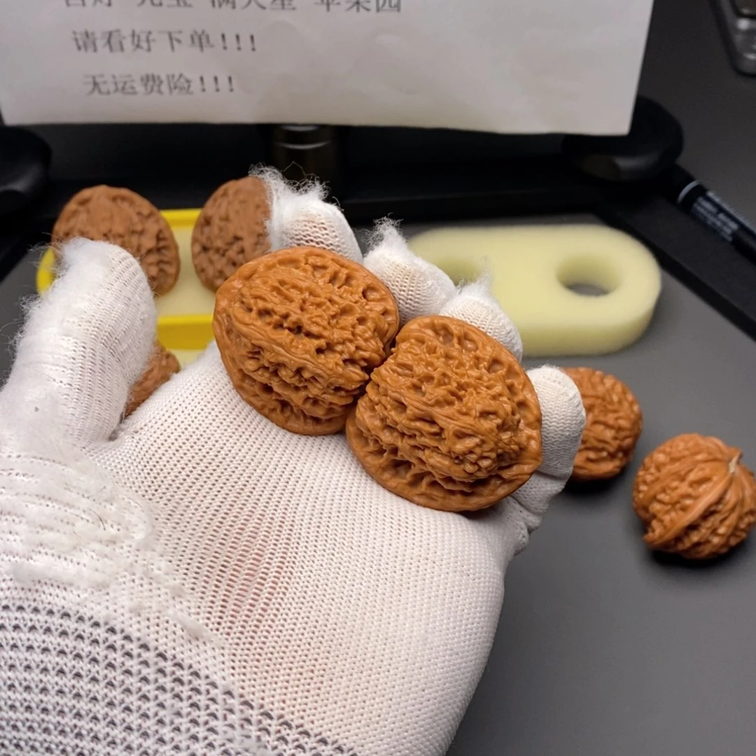 撤***恩吊坠文玩核桃39南疆石