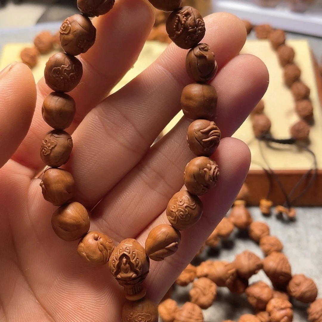 对****0龙纹桃核雕刻佛手无相佛