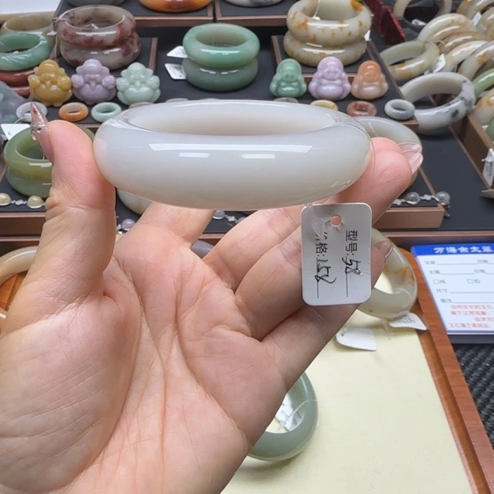 石英岩玉未镶嵌手镯