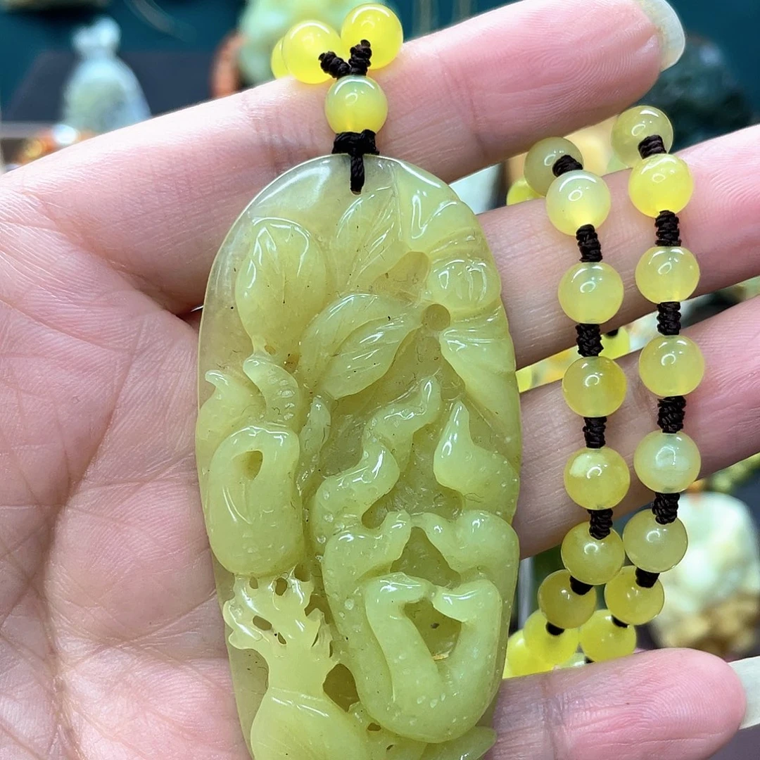 蛇纹石玉颈饰未镶嵌