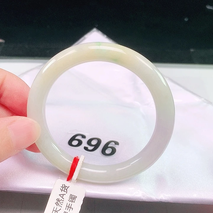 翡翠未镶嵌手镯（圆镯）696