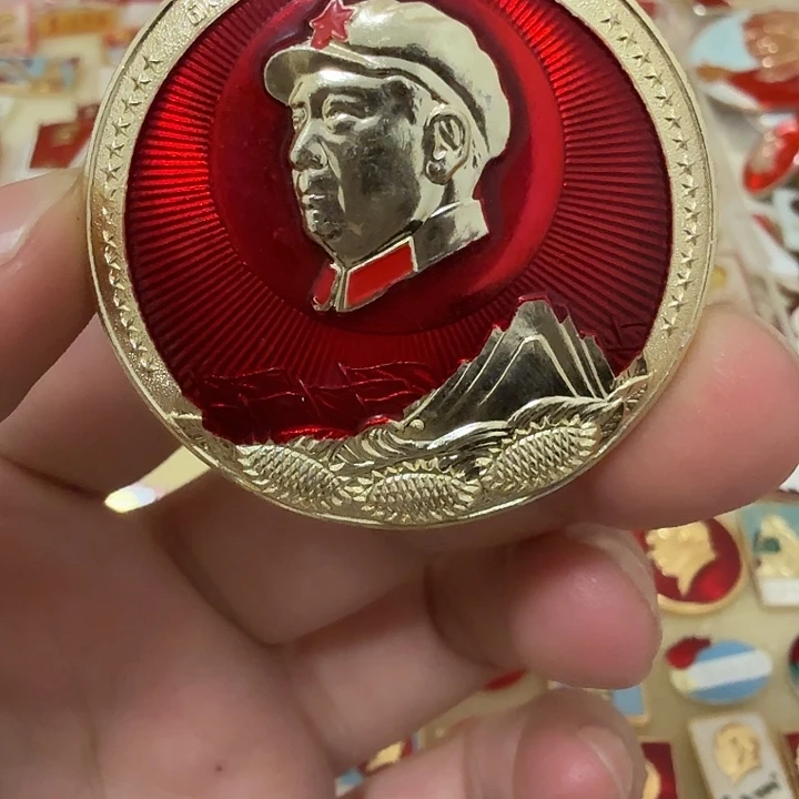 亚***戈铝毛爷爷像章，万岁
