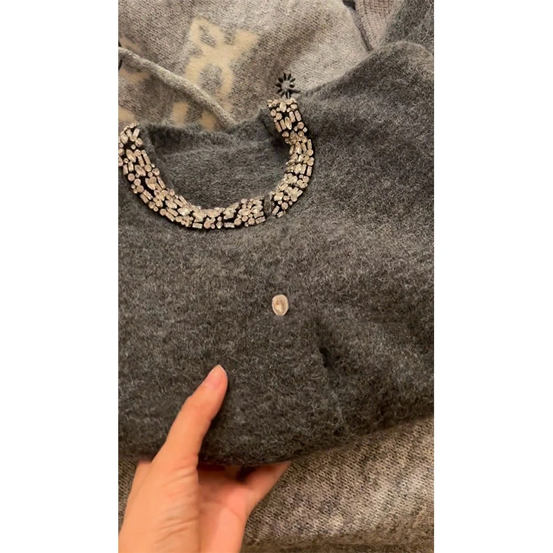 韩系轻熟风气质软糯设计感奢华镶钻领口毛衣宽松百搭小众长袖上衣