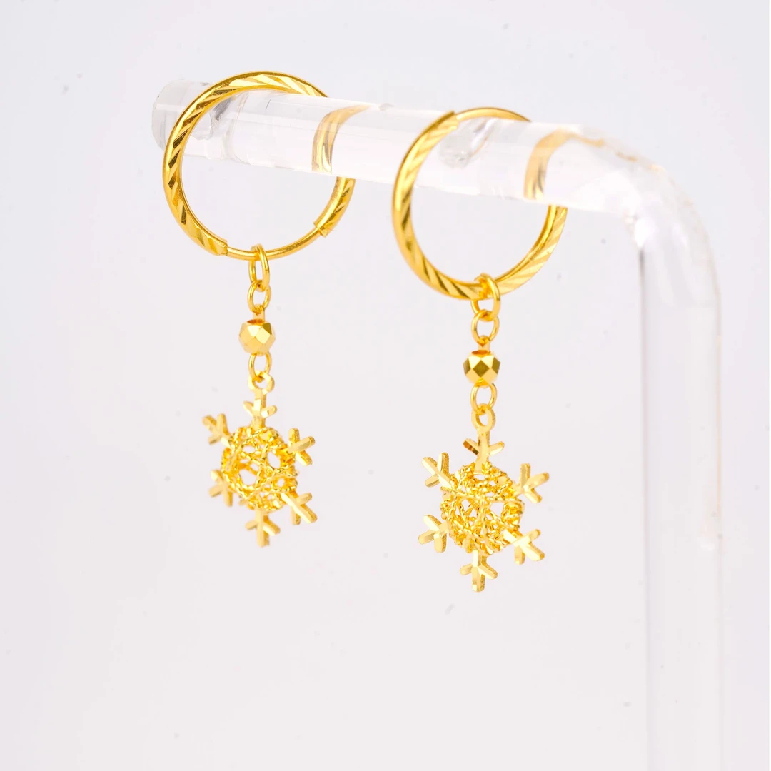 Chow Tai Seng/周大生镂空雪花足金耳圈 2.08g 136号