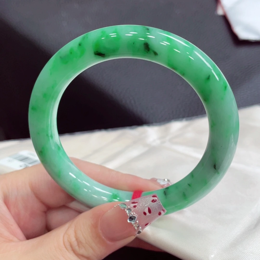 翡翠手镯未镶嵌翡翠