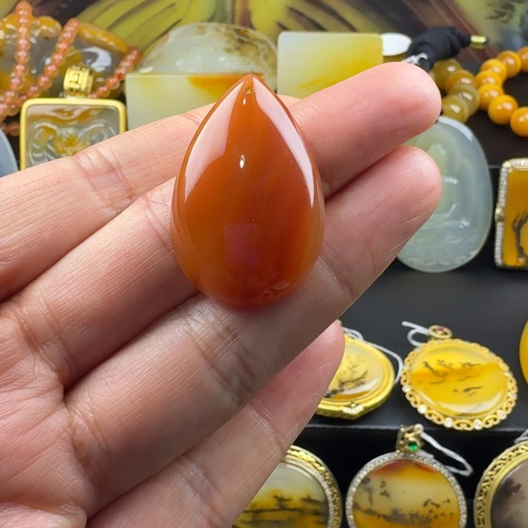 生***天石英质玉（黄龙玉）未镶嵌颈饰
