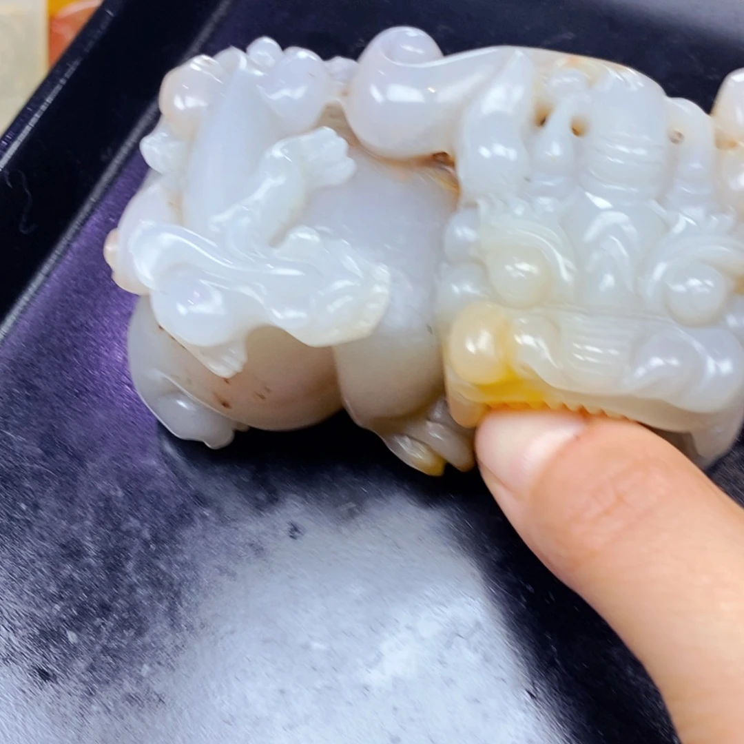 石英质玉（黄龙玉）未镶嵌颈饰