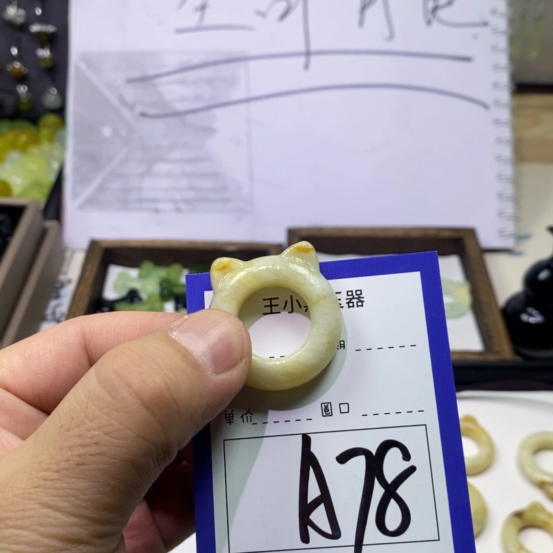 蛇纹石玉颈饰未镶嵌水*