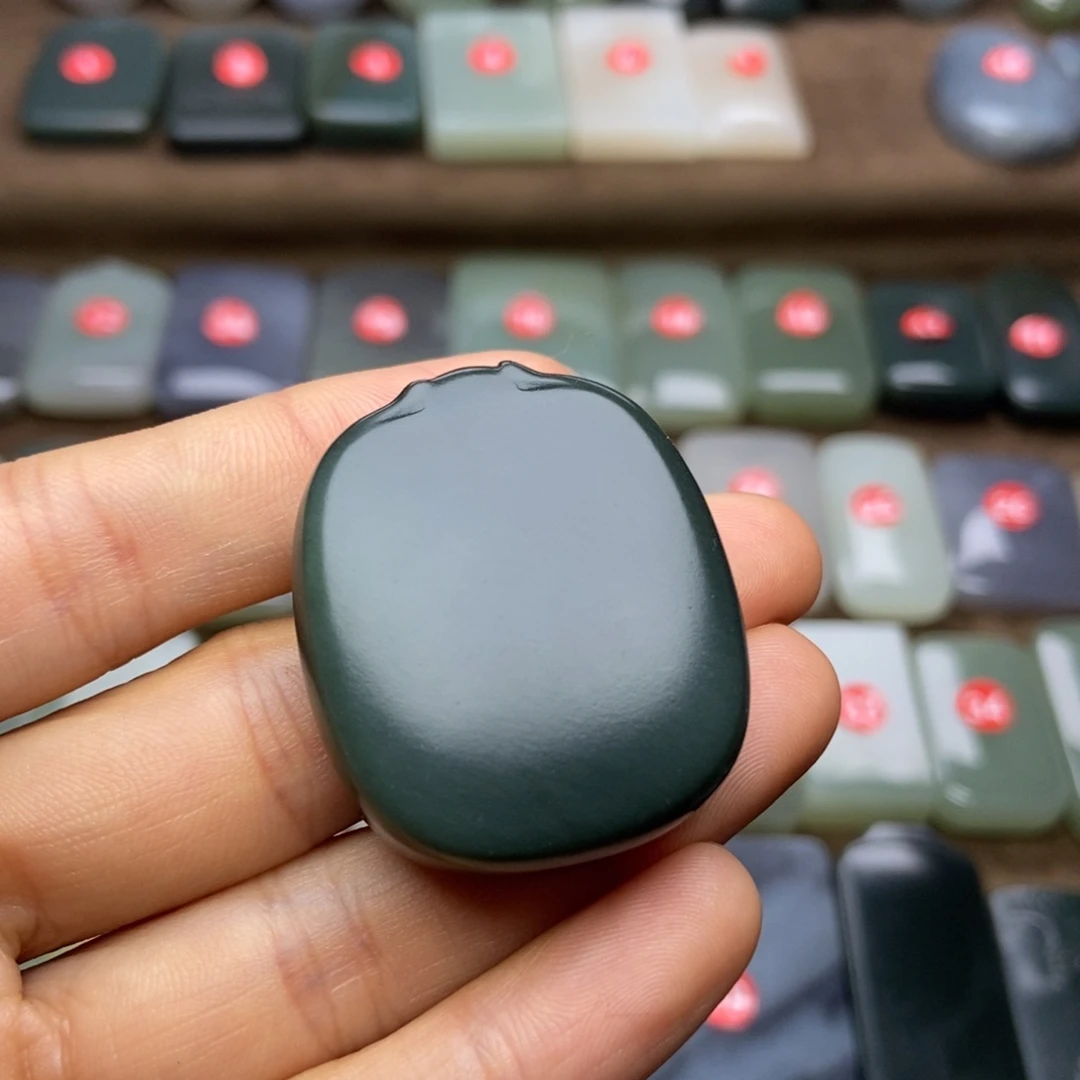 g***b和田玉未镶嵌颈饰